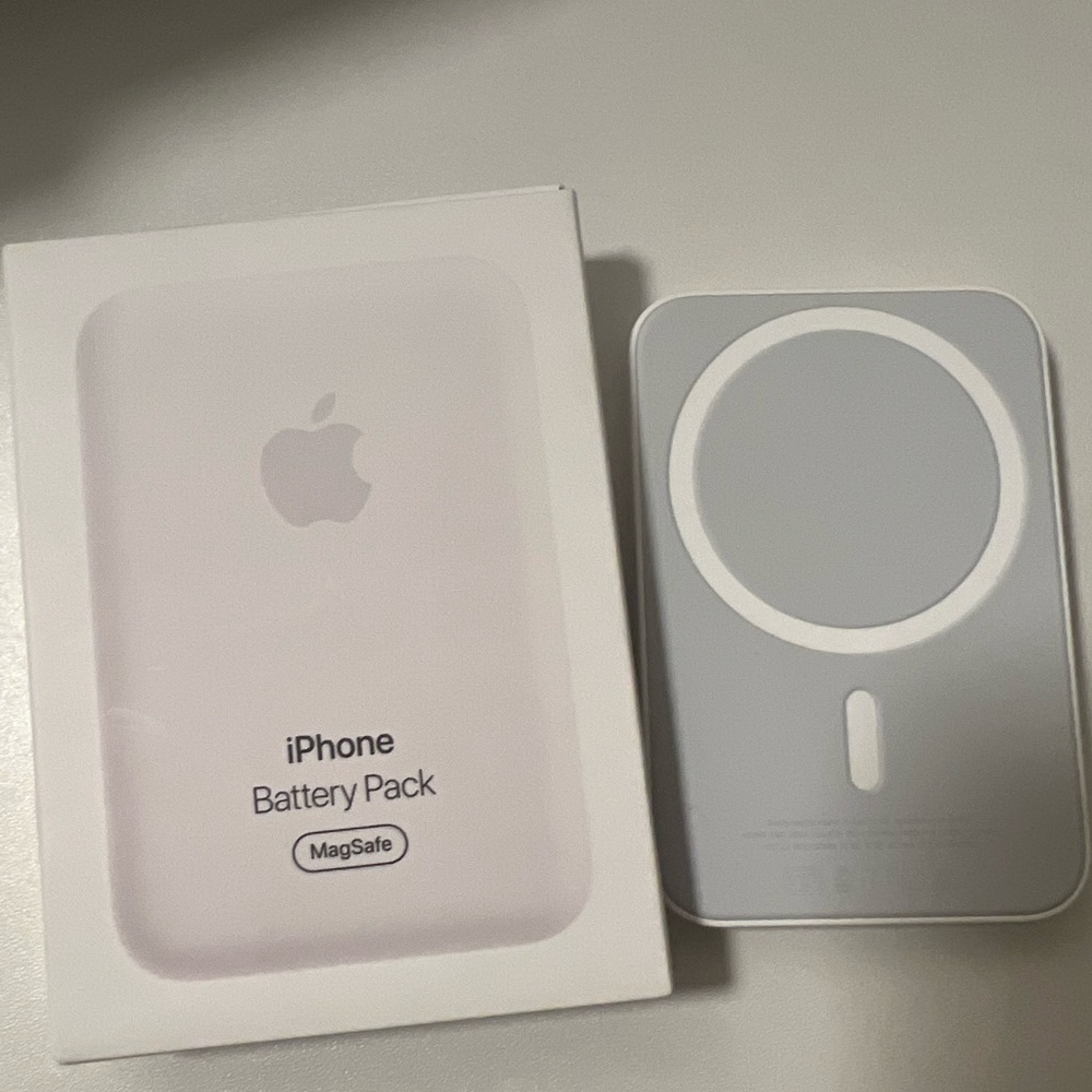 Apple MagSafe iPhone Battery Pack Silver and White